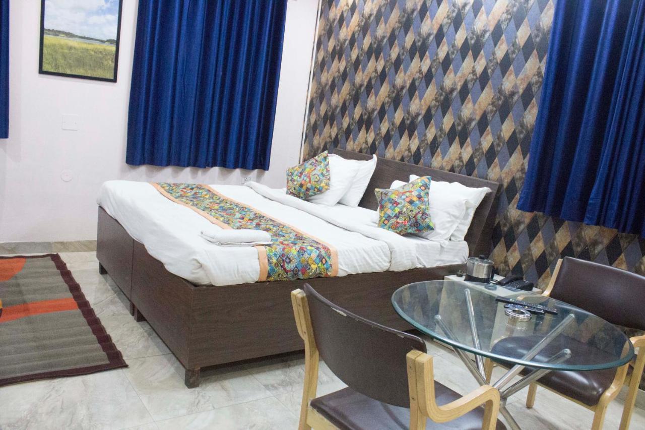 Jsb Hotel Faridabad Exterior foto