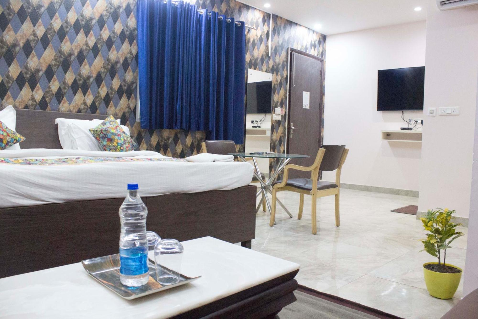 Jsb Hotel Faridabad Exterior foto